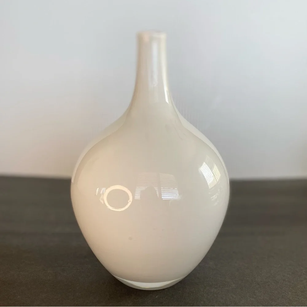IKEA MODERNIST WHITE VASE HAND BLOWN GLASS 21802 BEAUTIFUL PIECE 8”